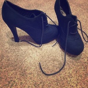 Women’s shoes size 8